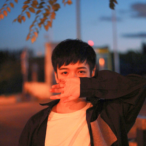 欧美18Vⅰdeos初次摘花
